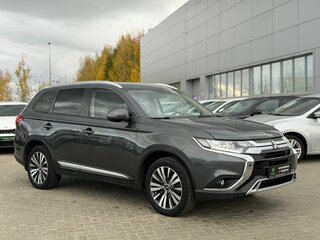 2020 Mitsubishi Outlander III Рестайлинг 3, серый, 2550000 рублей, вид 3