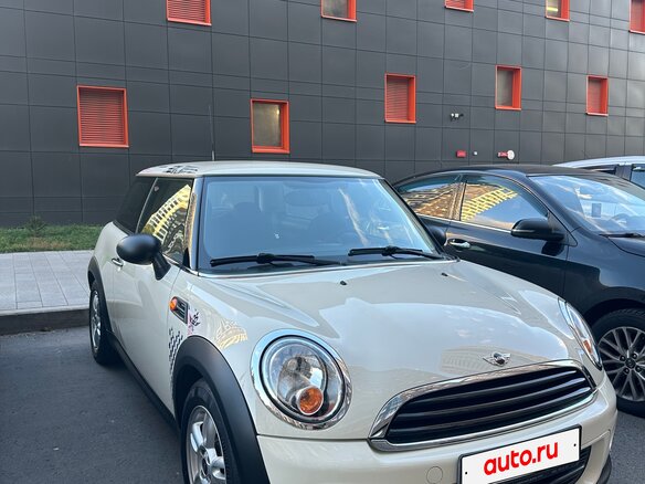 2011 Mini Hatch One II (R56) Рестайлинг, белый - вид 1
