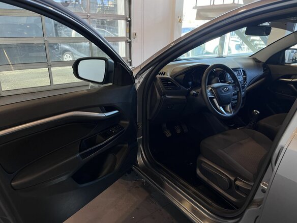 2019 Lada (ВАЗ) Vesta I, серый, 1050000 рублей - вид 20