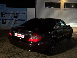 2007 Mercedes-Benz E-Класс 230 III (W211, S211) Рестайлинг, чёрный, 950000 рублей, вид 4