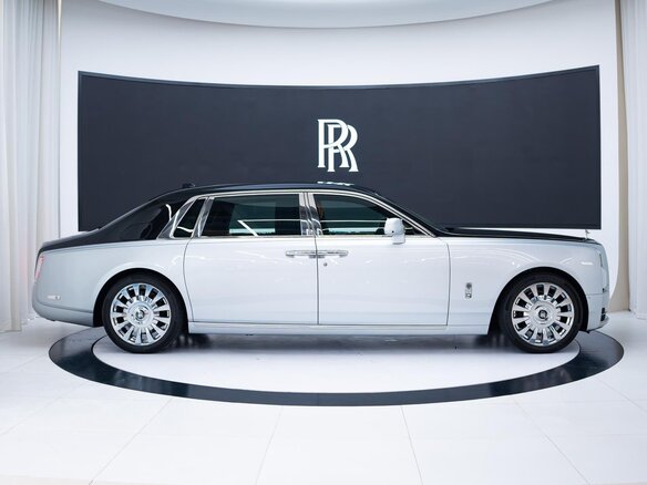 2023 Rolls-Royce Phantom Extended VIII Рестайлинг (Series II), серебристый, 50000000 рублей - вид 5