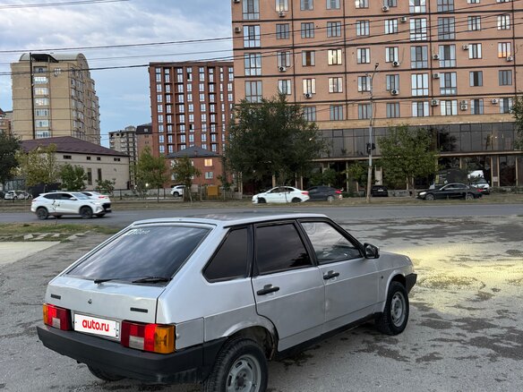 2002 Lada (ВАЗ) 2109, серебристый, 130000 рублей - вид 4
