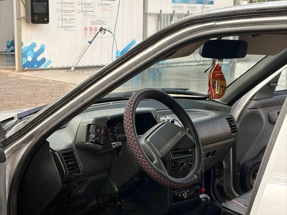 2004 Lada (ВАЗ) 2110, белый, 315000 рублей - вид 8