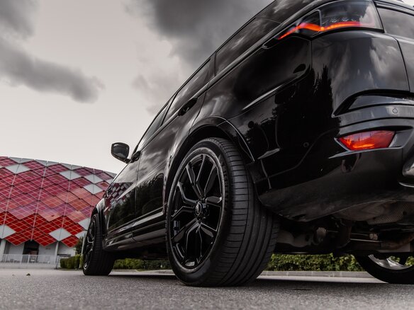 2021 Land Rover Range Rover Sport SVR II Рестайлинг, чёрный, 7350000 рублей - вид 11