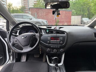 2015 Kia Ceed II Рестайлинг, белый, 1500000 рублей, вид 2