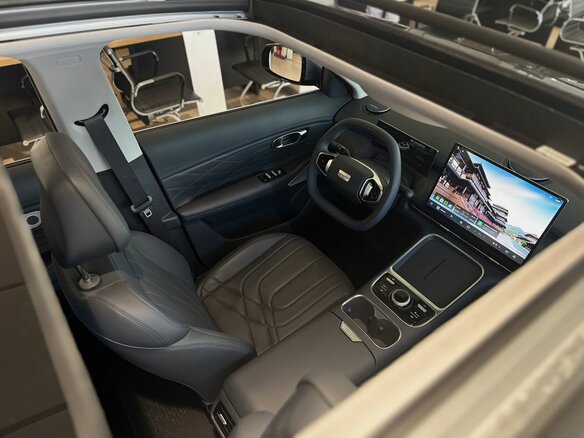 2026 Geely EX5 Гибрид EM-R, голубой, 3829990 рублей - вид 19