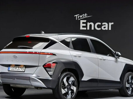 2023 Hyundai Kona II (SX2), серебристый, 2000000 рублей, вид 2