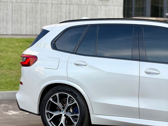 2018 BMW X5 50i IV (G05/G18), белый - вид 18