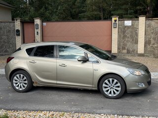 2012 Opel Astra J Рестайлинг, бежевый, 750000 рублей, вид 3