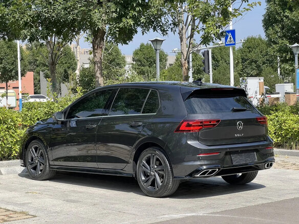 2023 Volkswagen Golf VIII, чёрный, 1827009 рублей - вид 6