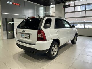 2010 Kia Sportage II Рестайлинг, белый, 650000 рублей, вид 4