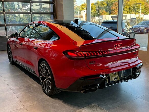 2026 Audi A5 L Sportback III (B10), красный, 6400000 рублей - вид 3