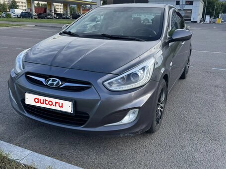 2013 Hyundai Solaris I, чёрный, 720000 рублей, вид 2