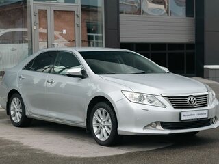 2013 Toyota Camry VII (XV50), серебристый, 1480000 рублей, вид 3