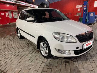 2013 Skoda Fabia II Рестайлинг, белый, 580000 рублей, вид 2