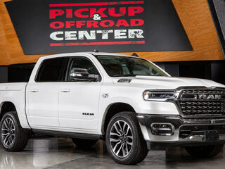 2026 Ram 1500 Crew Cab eTorque V Рестайлинг, белый, 11948000 рублей, вид 1