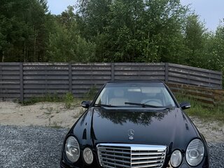 2004 Mercedes-Benz E-Класс 240 III (W211, S211), чёрный, 700000 рублей, вид 1