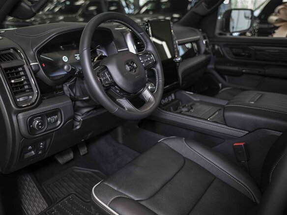 2026 Ram 1500 Crew Cab eTorque V Рестайлинг, чёрный, 12090317 рублей - вид 12