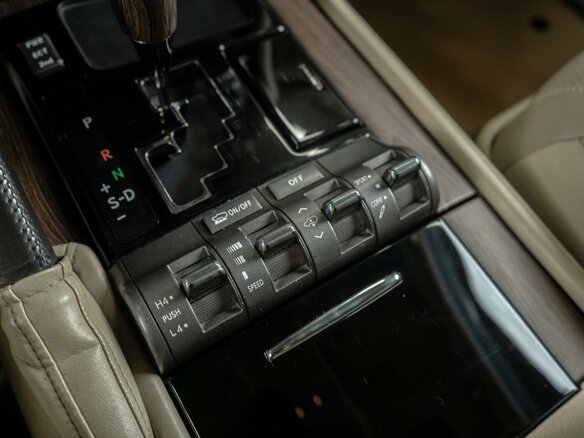 2007 Lexus LX 570 III, белый, 2299000 рублей - вид 20