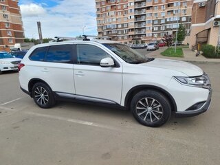 2021 Mitsubishi Outlander III Рестайлинг 3, белый, 2150000 рублей, вид 2
