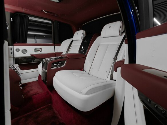 2026 Rolls-Royce Cullinan Black Badge I Рестайлинг (Series II), синий, 78125000 рублей - вид 30