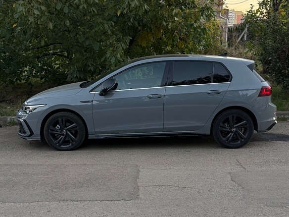 2023 Volkswagen Golf VIII, серый, 1850000 рублей - вид 5