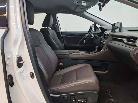 2022 Lexus RX 300 IV Рестайлинг, белый, 5600000 рублей - вид 20