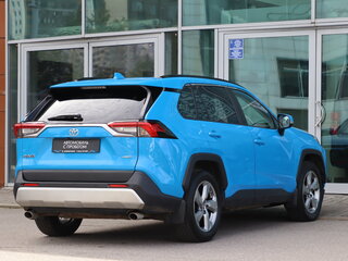 2021 Toyota RAV4 V (XA50), голубой, 2950000 рублей, вид 5