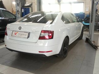2018 Skoda Octavia III (A7) Рестайлинг, белый, 1999000 рублей, вид 3