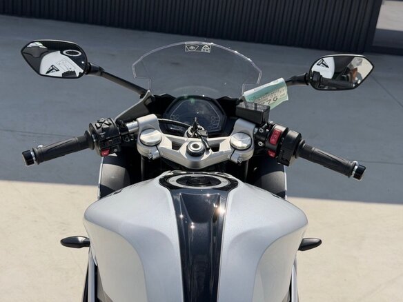 2025 Triumph Daytona 660, белый - вид 18