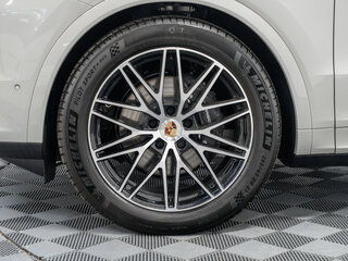 2026 Porsche Cayenne III Рестайлинг, серый, 17890000 рублей, вид 3