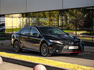 2021 Toyota Camry VIII (XV70) Рестайлинг, чёрный, 2399777 рублей, вид 3