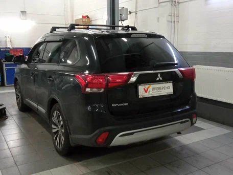 2020 Mitsubishi Outlander III Рестайлинг 3, чёрный, 2170000 рублей, вид 4