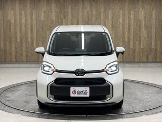 2022 Toyota Sienta III, белый, 1397400 рублей, вид 2