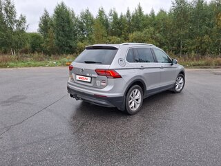 2017 Volkswagen Tiguan II, серебристый, 2350000 рублей, вид 3