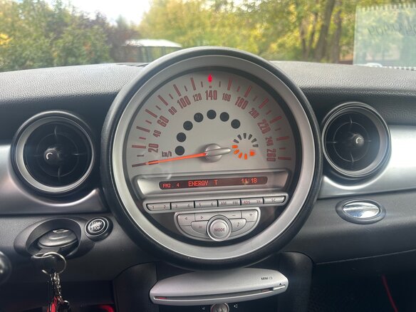 2009 Mini Hatch Cooper II (R56), жёлтый, 530000 рублей - вид 10