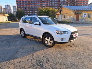 2010 Mitsubishi Outlander II Рестайлинг, белый, 1100000 рублей, вид 1