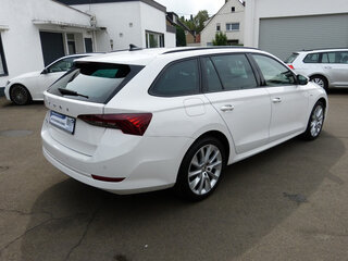 2023 Skoda Octavia IV (A8), белый, 3350944 рублей, вид 5
