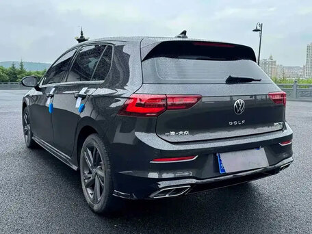 2023 Volkswagen Golf VIII, чёрный, 1860000 рублей, вид 4