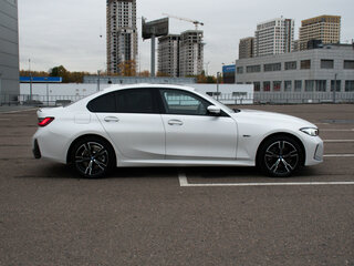 2022 BMW 3 серии 330e xDrive VII (G2x) Рестайлинг, белый, 4993000 рублей, вид 5