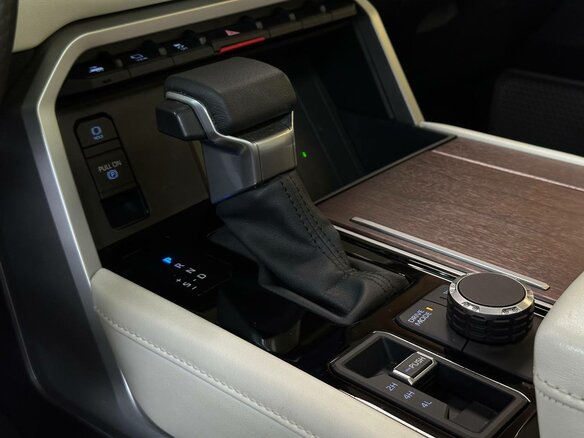 2024 Toyota Sequoia III, чёрный, 9481660 рублей - вид 13