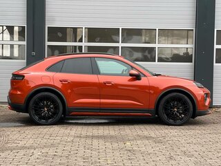 2025 Porsche Macan 4 II, оранжевый, 16690000 рублей, вид 3