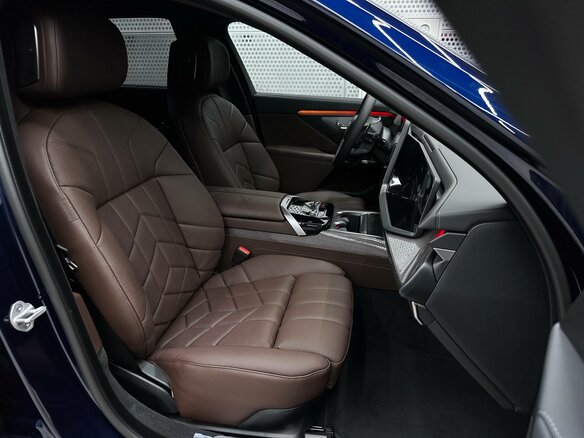 2026 BMW 7 серии 740 xDrive VII (G70) Рестайлинг, синий, 26500000 рублей - вид 14