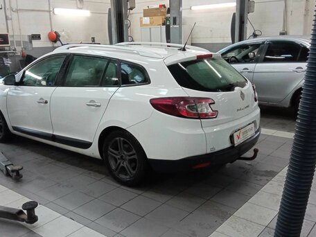 2010 Renault Megane III, белый, 699000 рублей, вид 4