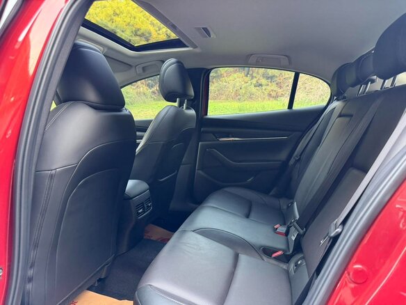 2022 Mazda 3 Axela IV (BP), красный, 1285000 рублей - вид 10