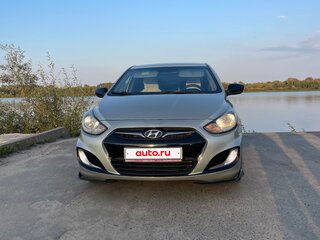 2013 Hyundai Solaris I, бежевый, 610000 рублей, вид 2
