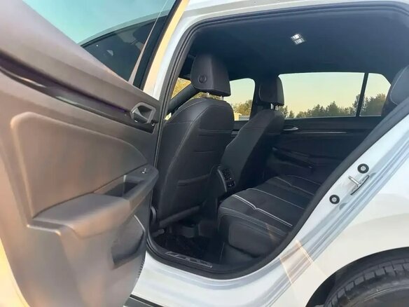 2023 Volkswagen Golf VIII, белый, 1910000 рублей - вид 12