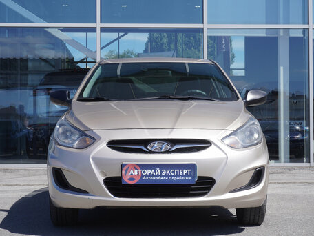2013 Hyundai Solaris I, бежевый, 744000 рублей, вид 2