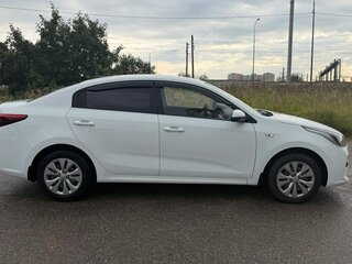 2017 Kia Rio IV, белый, 1500000 рублей, вид 2