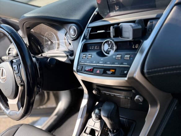 2019 Lexus NX 200 I Рестайлинг, серый, 2840000 рублей - вид 16